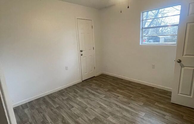 2 beds, 1 bath, $895