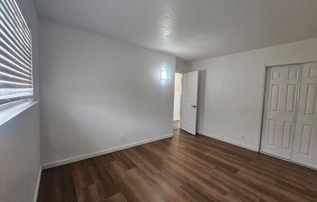 3 bedroom 2 bathroom  Sunny Updated home Near Community Park