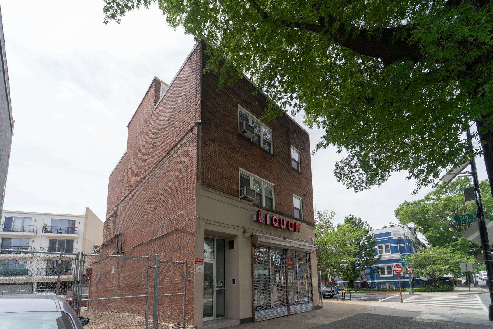 Spacious 1 BD 2 BA Apartment in the Historic Shaw Neighborhood