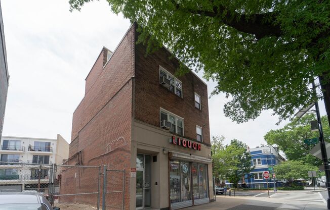 Spacious 1 BD 2 BA Apartment in the Historic Shaw Neighborhood