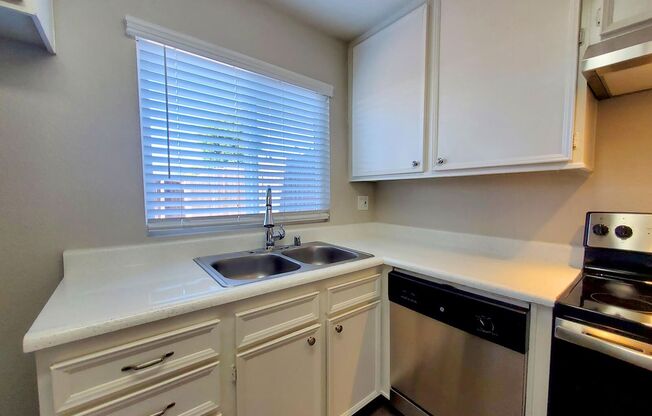 2 beds, 1.5 baths, 1,100 sqft, $2,595, Unit 26