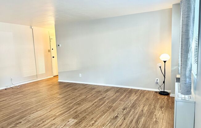 2 beds, 1 bath, $1,550, Unit Unit 212