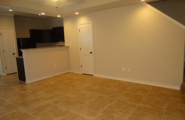 3 beds, 2.5 baths, $1,395