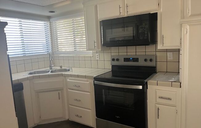 2 beds, 2 baths, $1,750, Unit 817-36