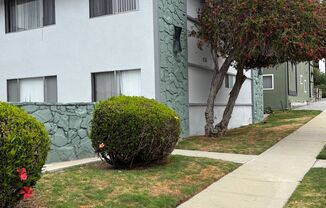 Upgraded 1 Bedroom In Torrance with Parking !!! -$2,150.00