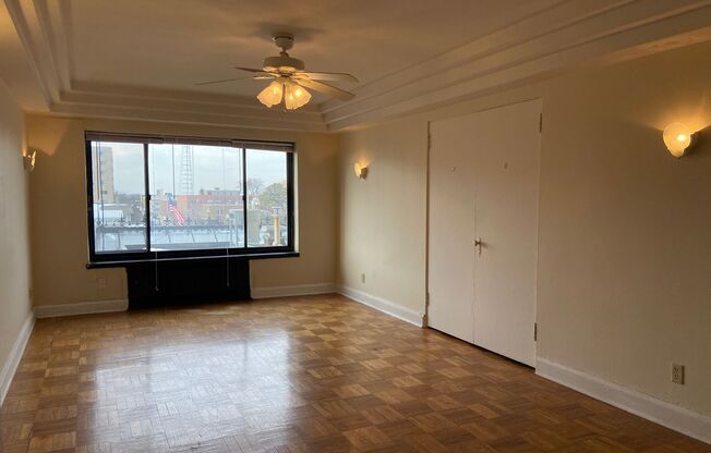 1 bed, 1 bath, $1,075, Unit 404