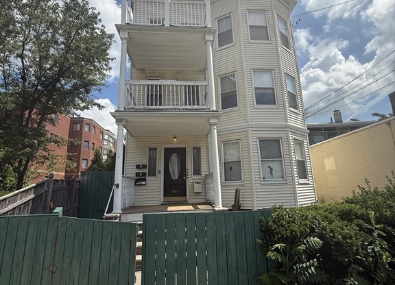 969 MASSACHUSETTS AVE