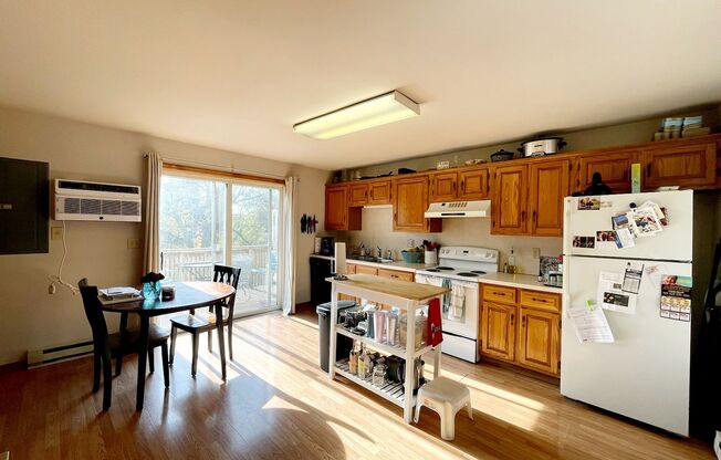 2 beds, 1.5 baths, $1,150, Unit 105