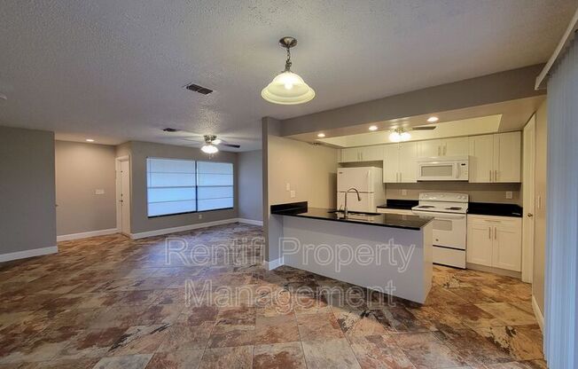 2333 SE 6 LN