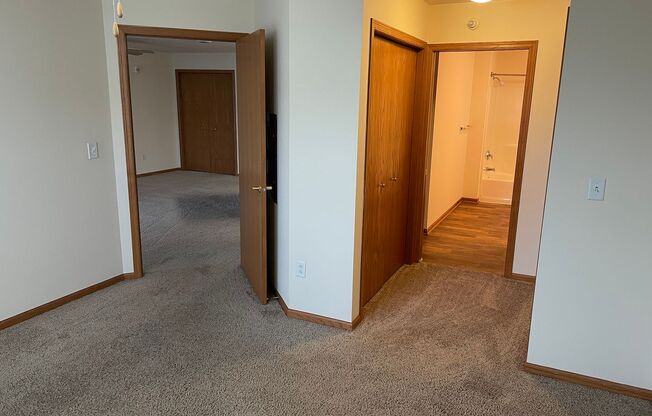 1 bed, 1 bath, 805 sqft, $1,435, Unit 925-306