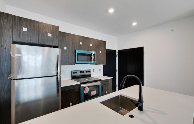2 beds, 2 baths, 985 sqft, $1,825, Unit Unit 405