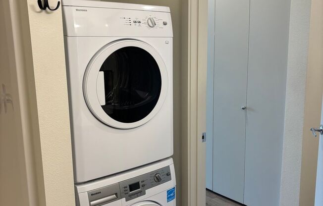Studio, 1 bath, 306 sqft, $1,295, Unit 415