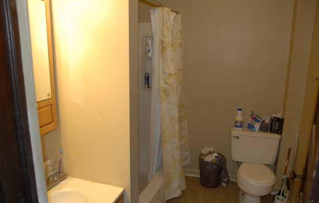 4 beds, 2 baths, $3,200, Unit Apt 1