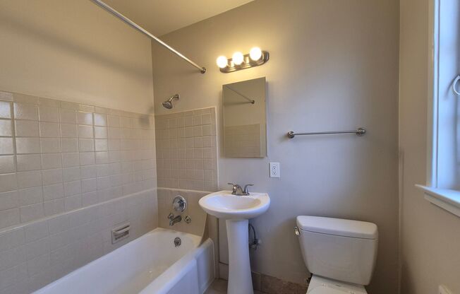 1 bed, 1 bath, $1,600, Unit 10