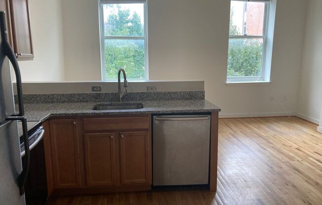 2 beds, 2 baths, 1,000 sqft, $1,799, Unit 22-2