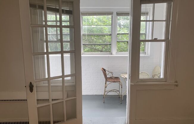 2 beds, 1 bath, $2,250, Unit 301