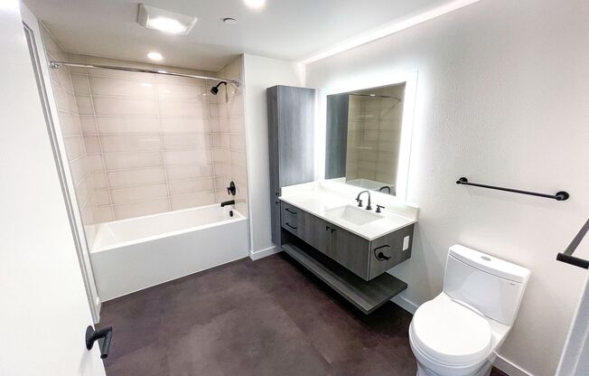 1 bed, 1 bath, 775 sqft, $3,495, Unit 220