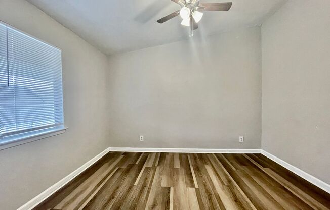 3 beds, 1.5 baths, 1,000 sqft, $1,290, Unit 5