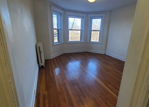 1 bed, 1 bath, 600 sqft, $2,600, Unit 9