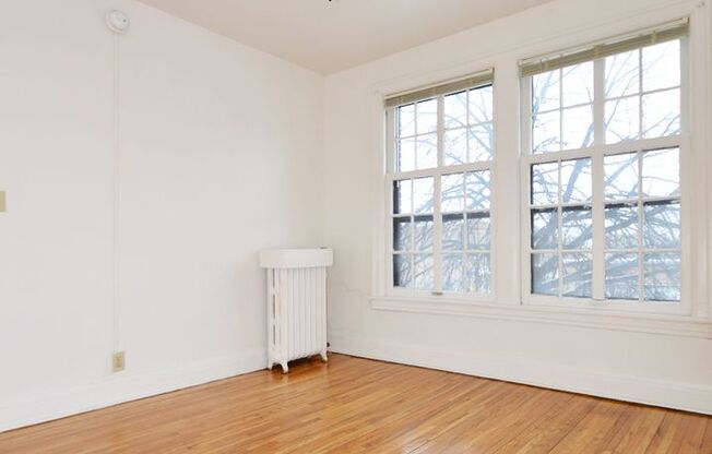 2 beds, 1 bath, 816 sqft, $1,320, Unit 24 - 215