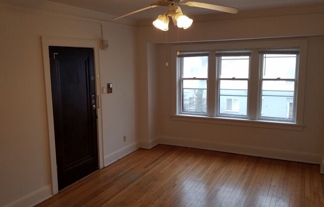 2 beds, 1 bath, 1,100 sqft, $1,275, Unit 17