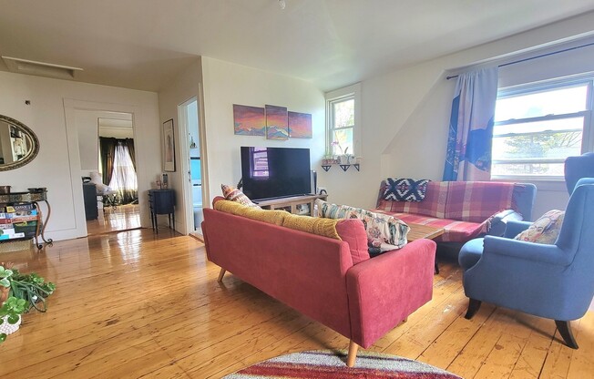 2 beds, 1 bath, 800 sqft, $2,800, Unit 3