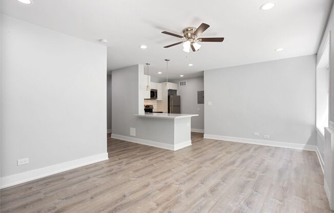 3 beds, 1.5 baths, 881 sqft, $2,750, Unit 7070-2S