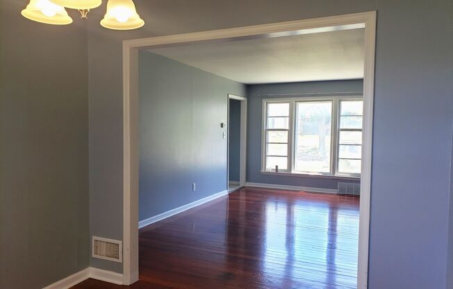 2 bed/1 bath duplex w/ garage & fenced yard in College Hill area $1,050/mo