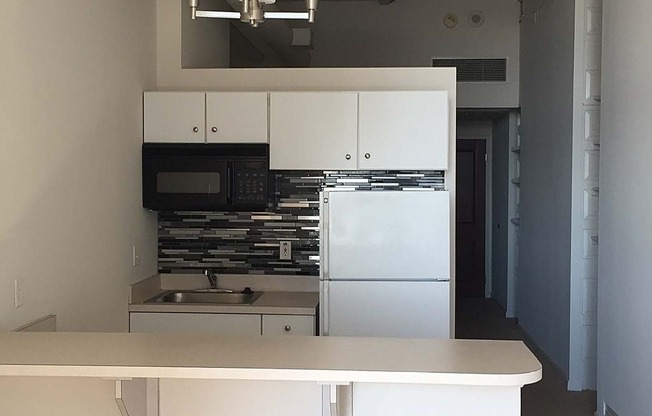 Studio, 1 bath, 415 sqft, $939, Unit 301