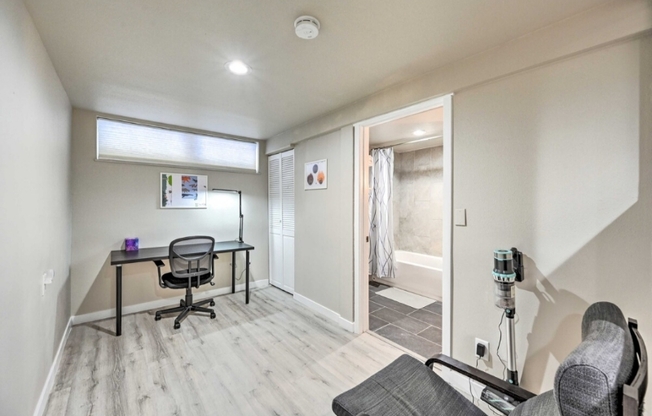 1934 NE NORTHGATE WAY