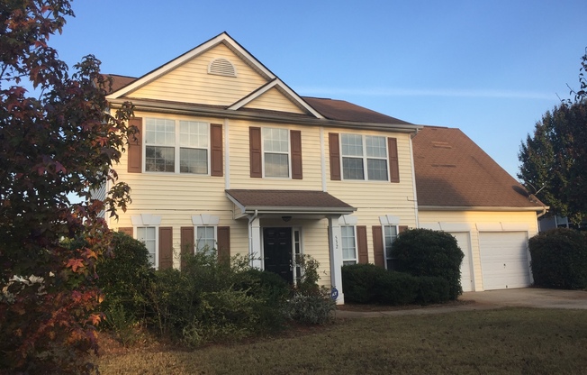 Welcome to this charming 3 bedroom, 2.5 bathroom home located in Locust Grove, GA.
