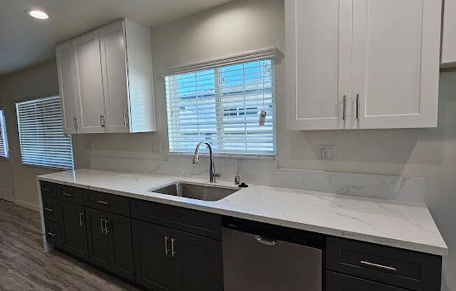 Newly Remodeled 2 Bedroom / 1 Bath! Call or text Orlando 657-274-8756 today!