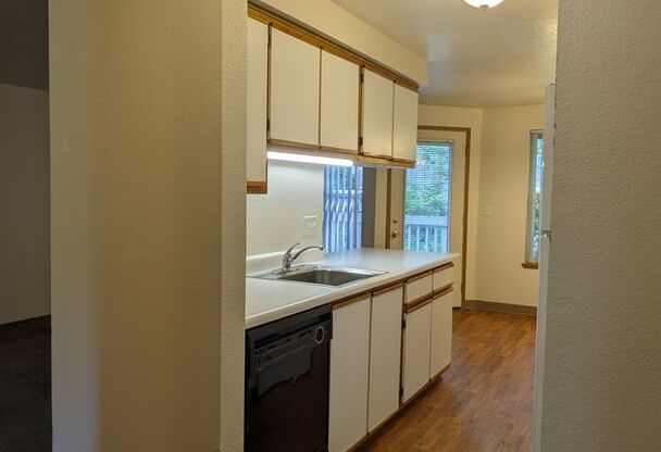 1 bed, 1 bath, 650 sqft, $1,225, Unit 4048