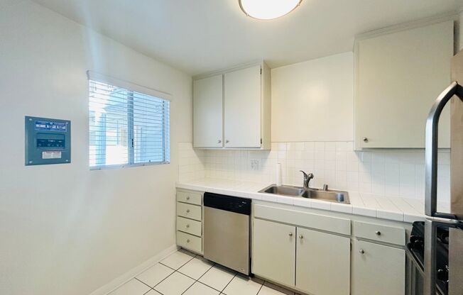 1 bed, 1 bath, $2,195, Unit 03