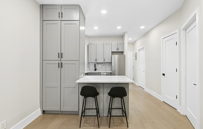 211 W 88 ST