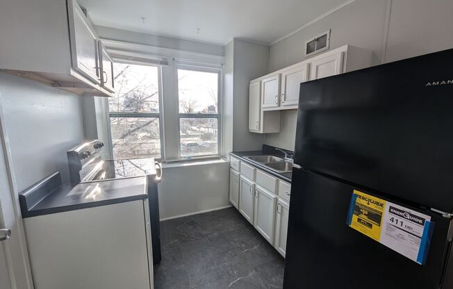 2 beds, 1 bath, 1,000 sqft, $875, Unit 1S