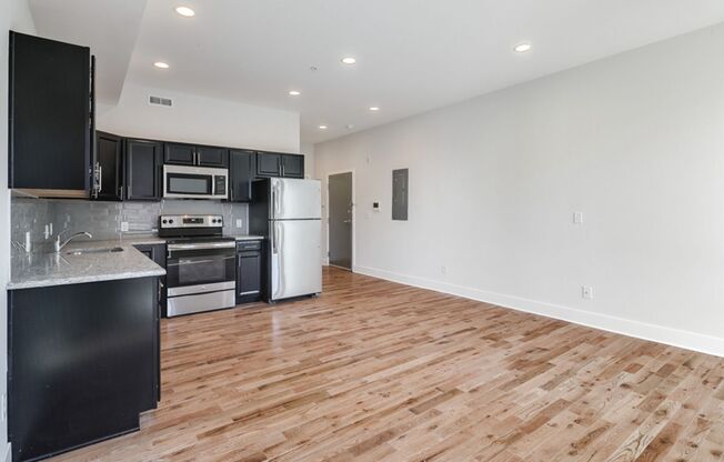 Studio, 1 bath, 468 sqft, $1,529, Unit 308