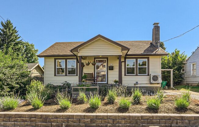 NORTH PORTLAND!  Charming 1920s Bungalow with Timeless Character and Sunny Spaces