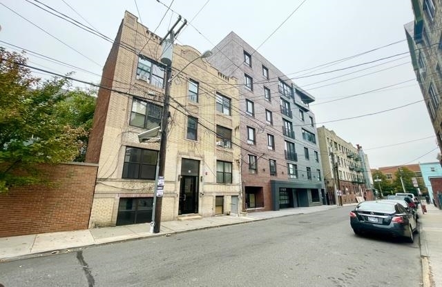 25 ROCK ST