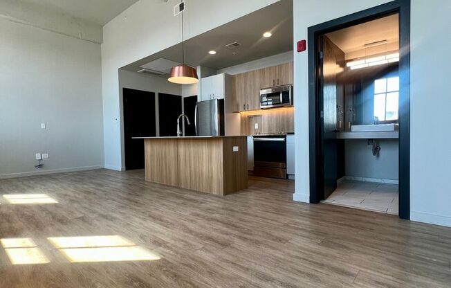 1 bed, 1 bath, 750 sqft, $1,375, Unit 403