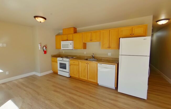 3 beds, 2 baths, $2,200, Unit 5