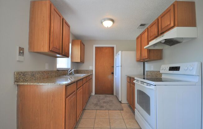 Remodeled 3/2 with huge yard in Sandalwood