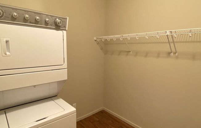 1 bed, 1 bath, 718 sqft, $1,260, Unit 455