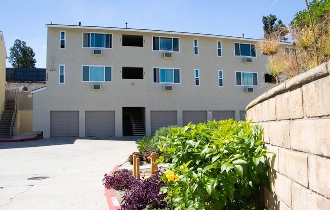 2 beds, 2 baths, 810 sqft, $2,600, Unit G-3