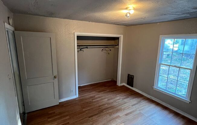 2 beds, 1 bath, $595