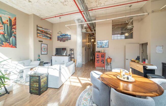 3 beds, 3 baths, $2,500, Unit 107 - C