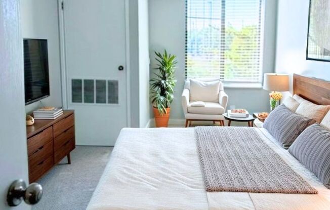 2 beds, 2 baths, 1,039 sqft, $1,935, Unit 606-206