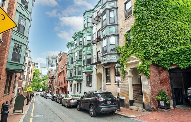 2 beds, 1 bath, $4,200, Unit 2