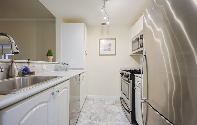 1 bed, 1 bath, 709 sqft, $2,900, Unit 212