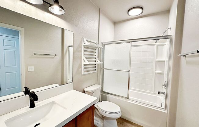 3 beds, 2 baths, $1,900, Unit # 2013